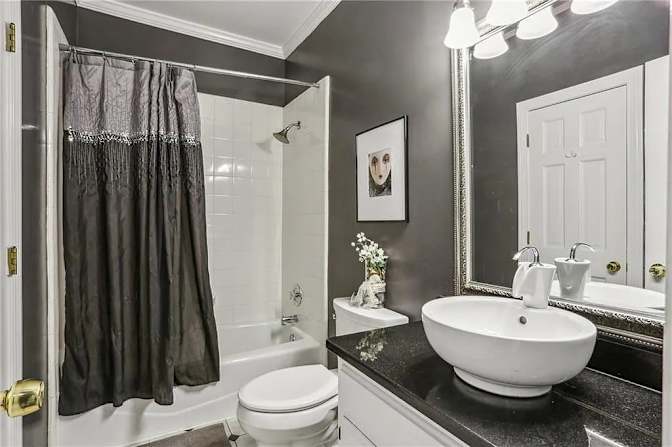 Alcove Rooms's room