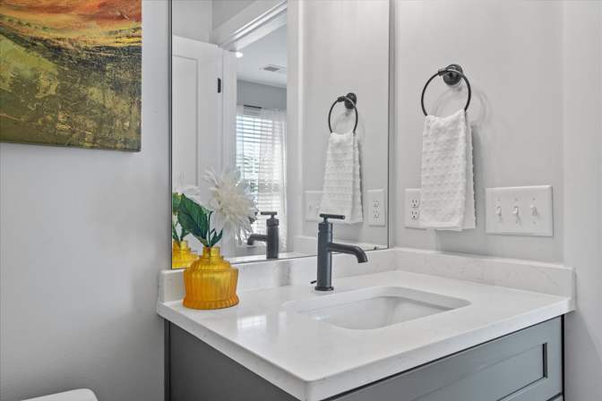 Alcove Rooms's room