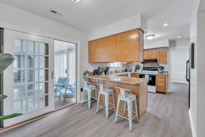 lifedoorrentals's room