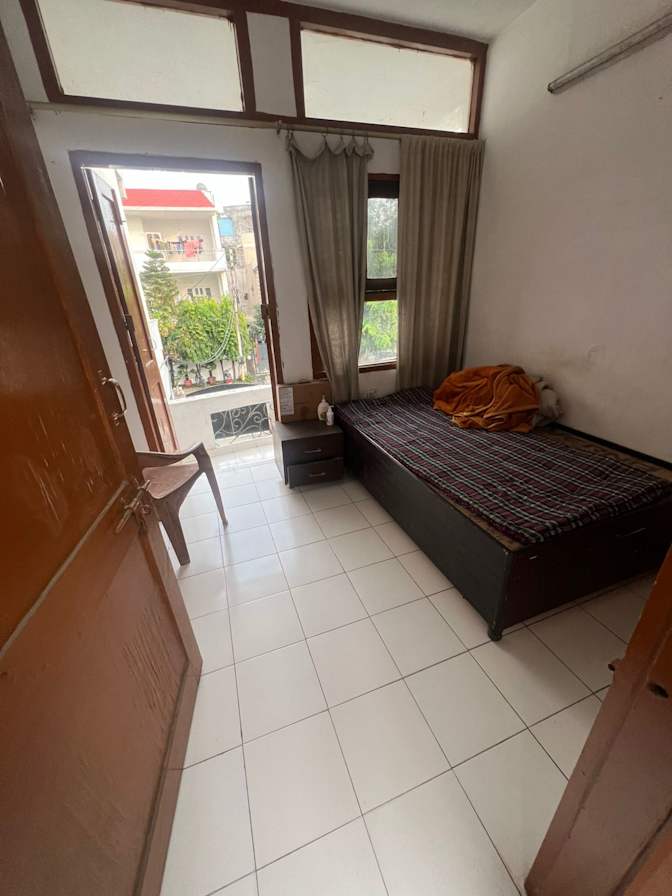 Hitendra's room