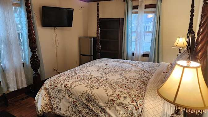 M Manuel's room