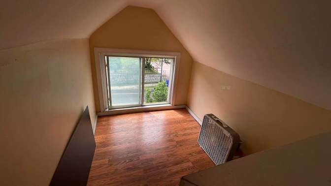 Thomas's room