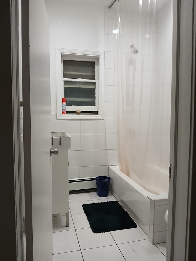Leslie's room