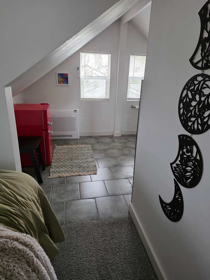 Dinaran's room