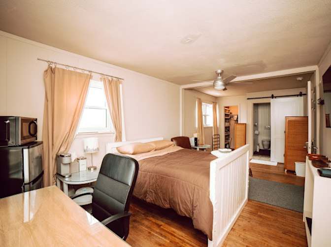 Fully Furnished's room