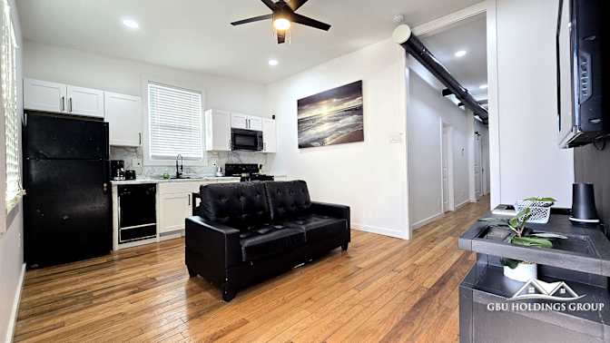 GBU Holdings Group's room
