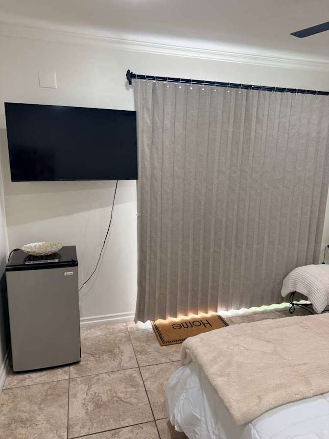 MARI MIRA's room