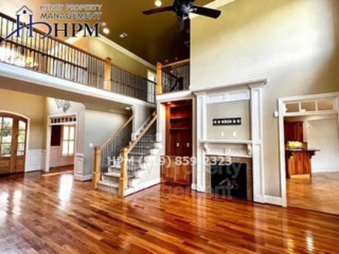 Alcove Rooms's room
