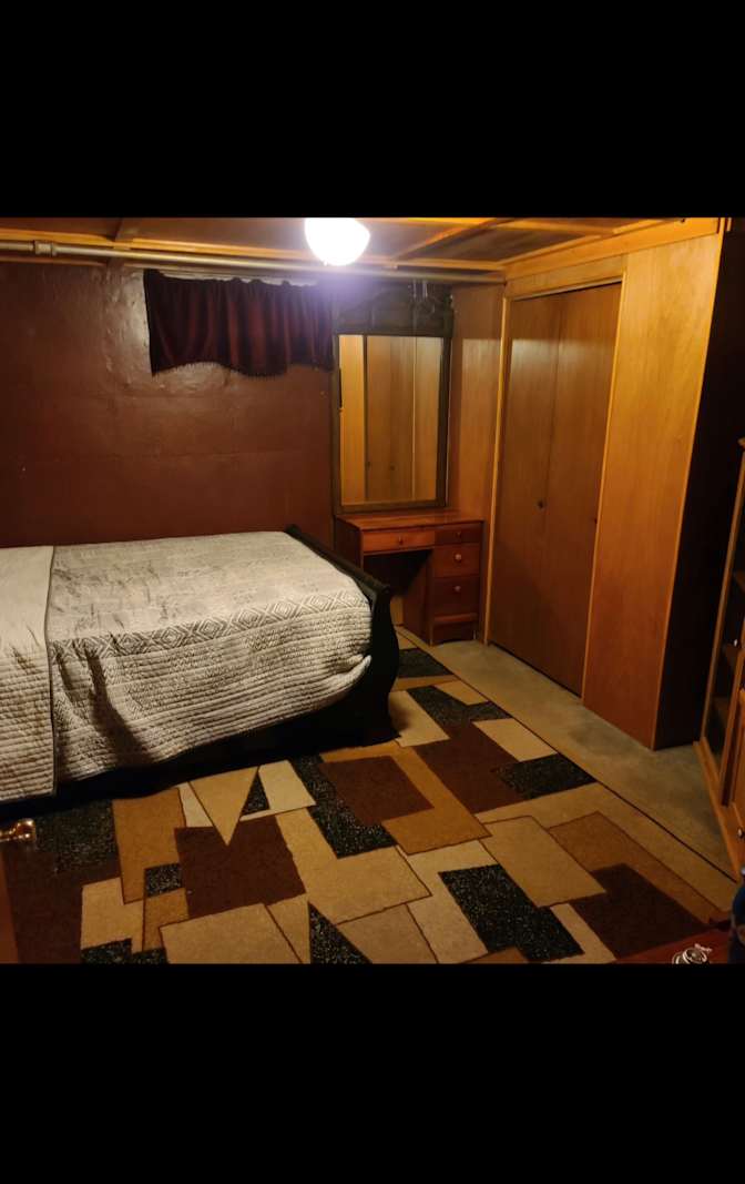 Todd E Jensen's room