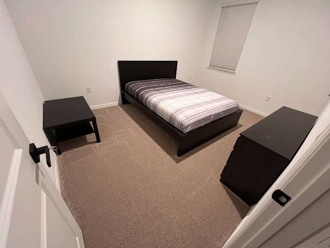 Gino Araque's room