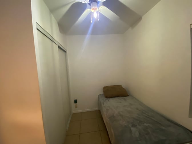 Eljey's room