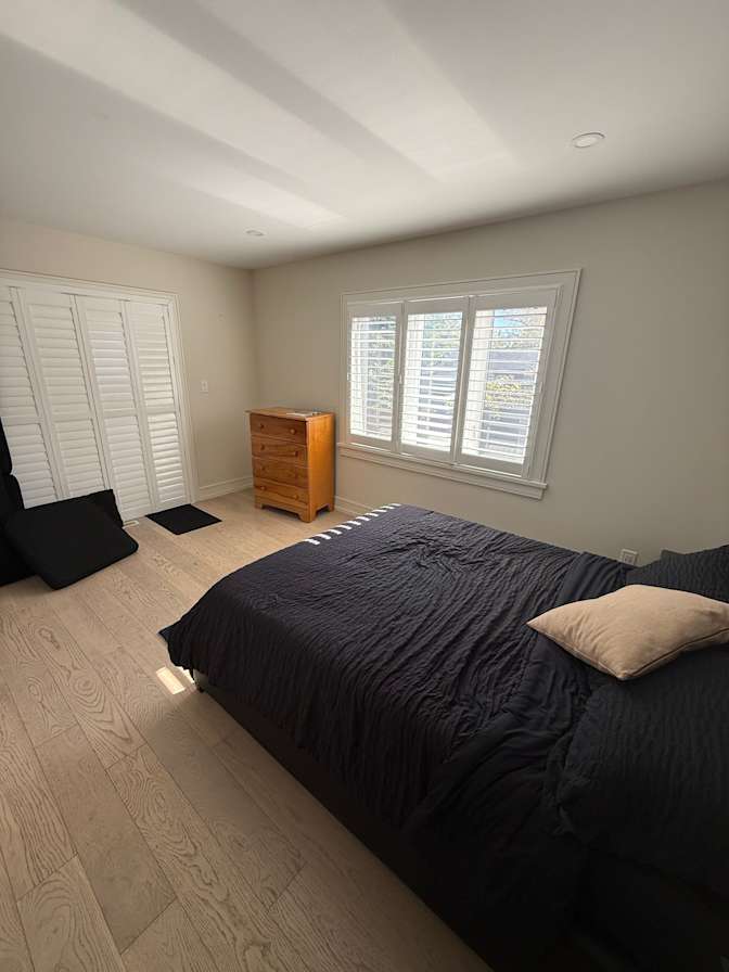 Nader's room