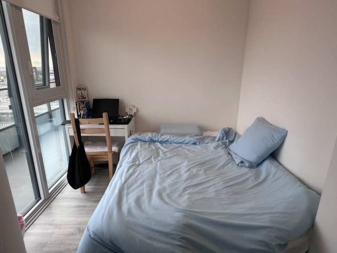 Hyun's room