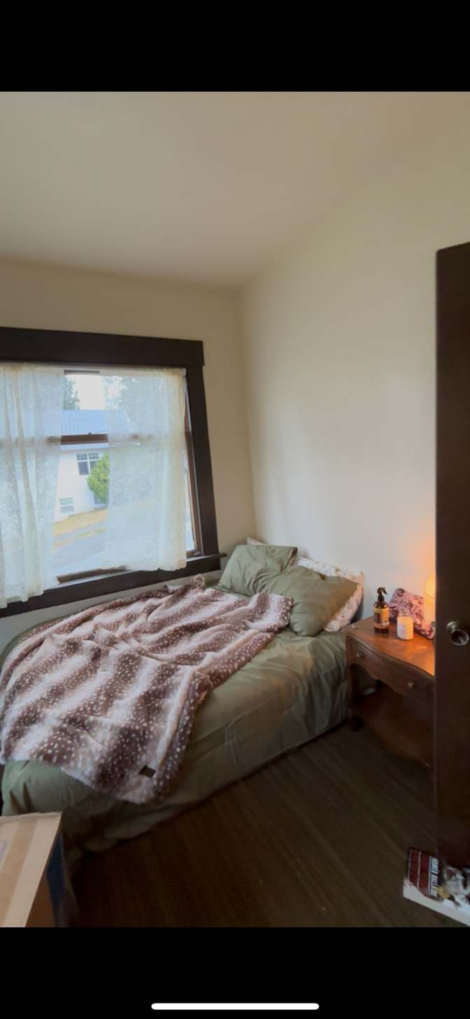 Arin's room