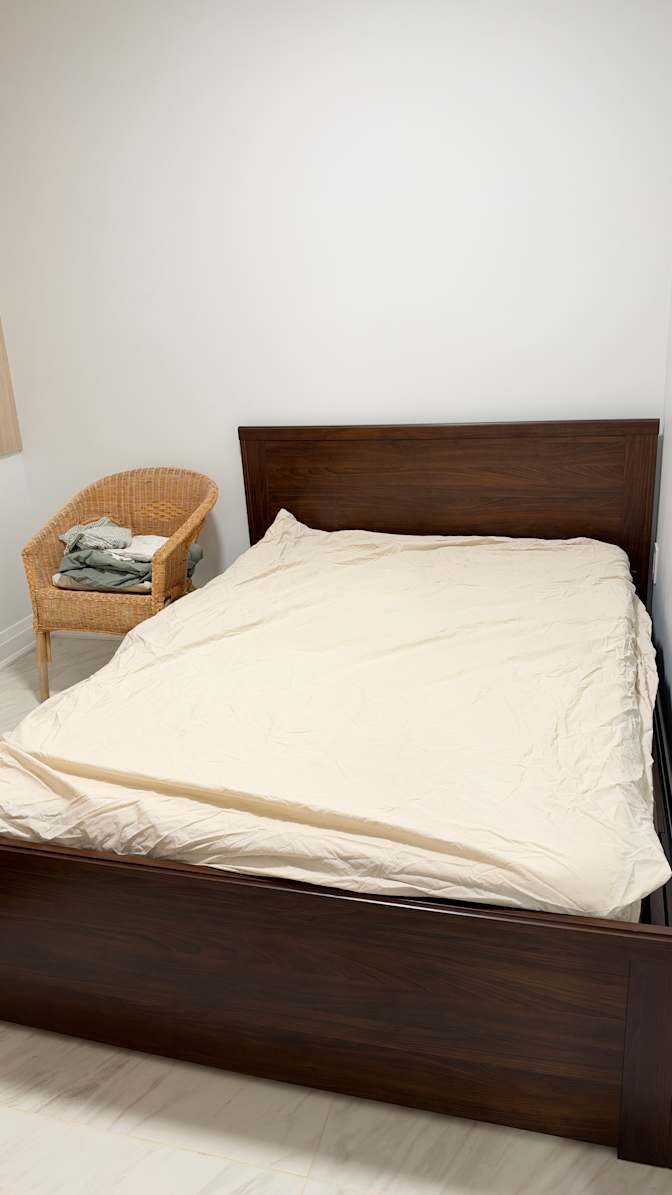 Tunji Oye's room