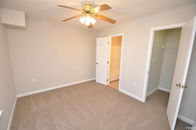 Alcove Rooms's room