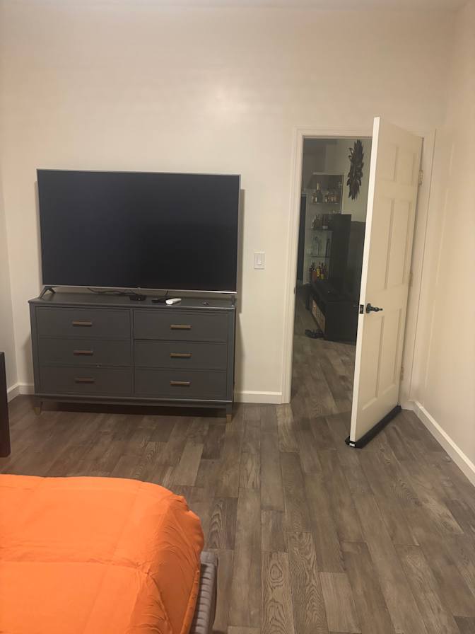 BROOKLYN APARTMENT SHARE LONG OR SHORT TERM's room