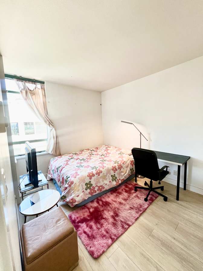 Lee's room