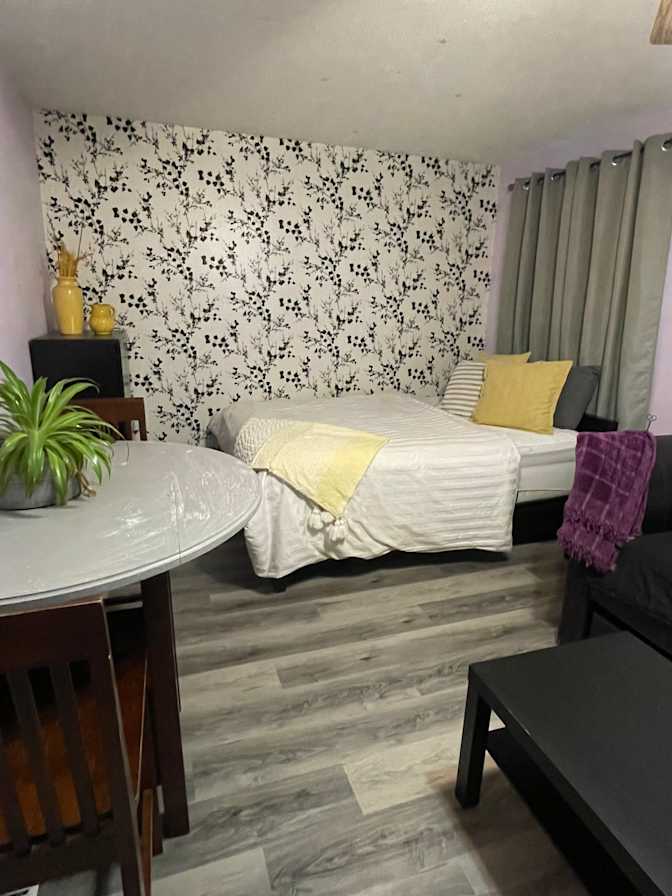 Lynda's room