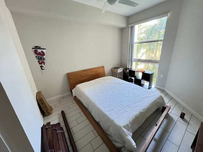 Luis's room