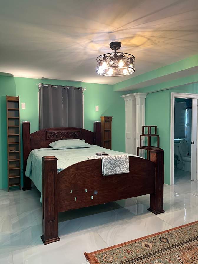 Geegee's room
