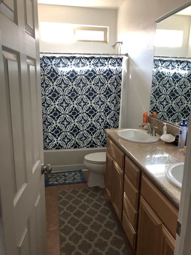 Luis's room