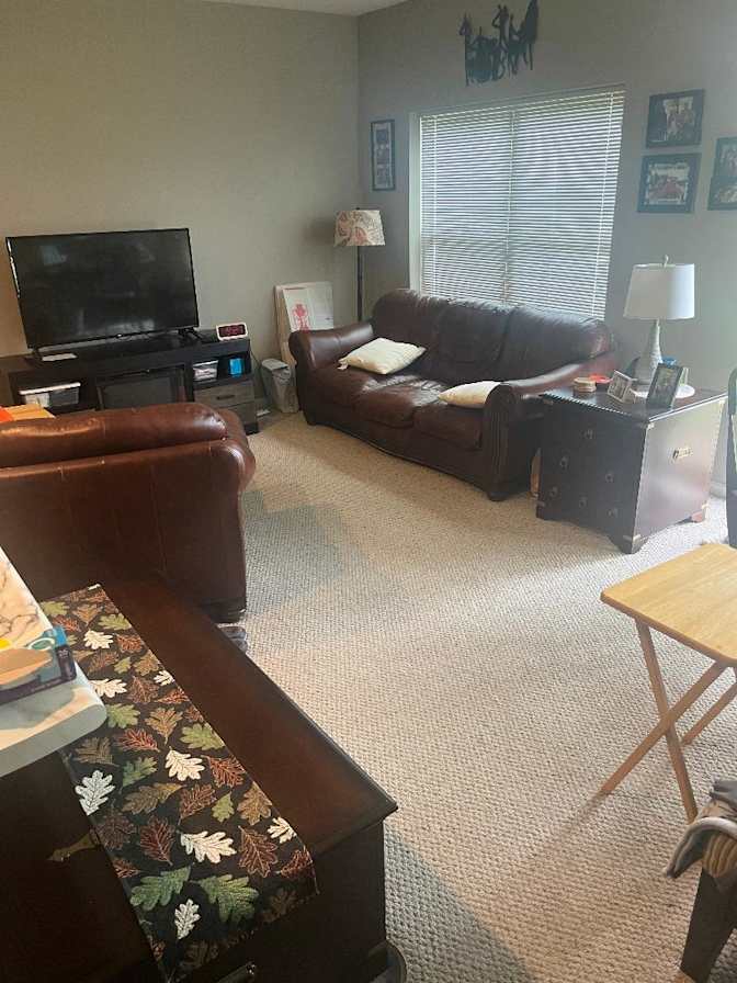 BOB  NOWADLY's room