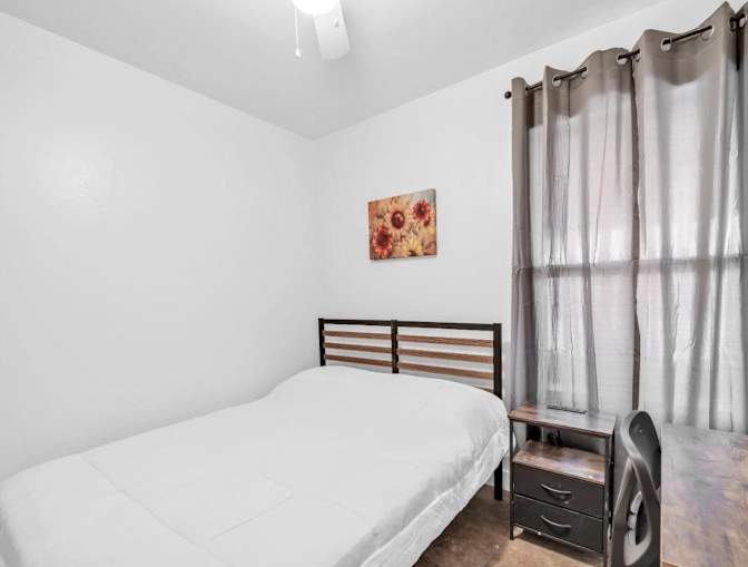 Magali A.'s room