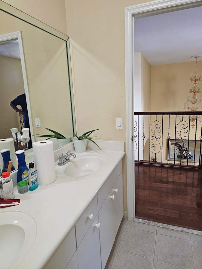 Eduardo's room
