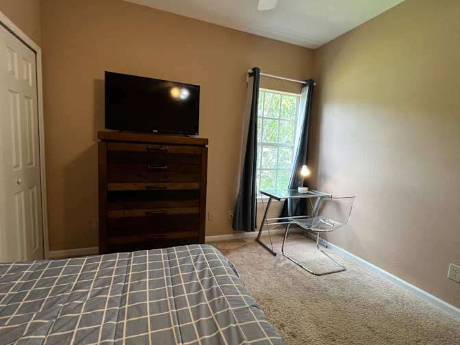 Dee's room
