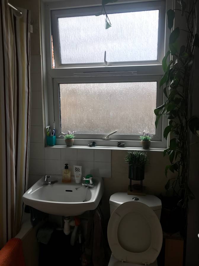 ALVARO GOMEZ's room