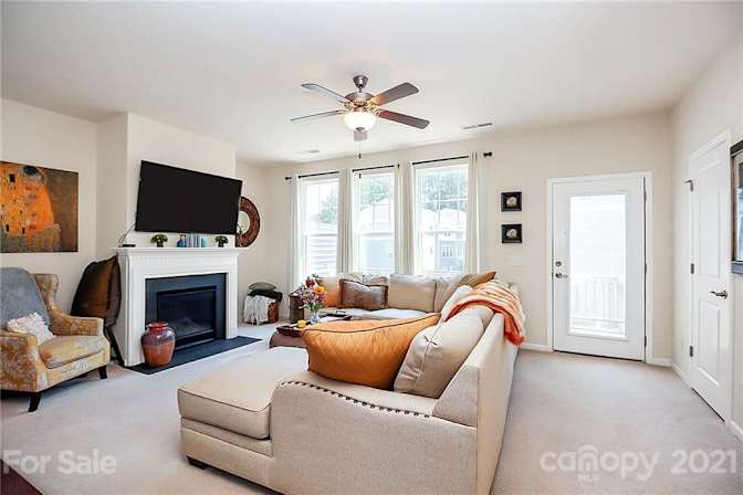 Alcove Rooms's room