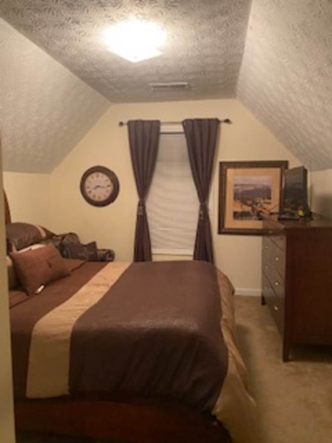 KIMBERLY L GROSS's room