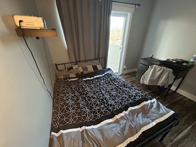 Ben M's room