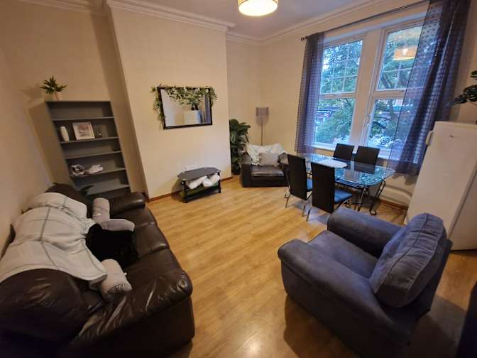 Dawnvale Estates's room