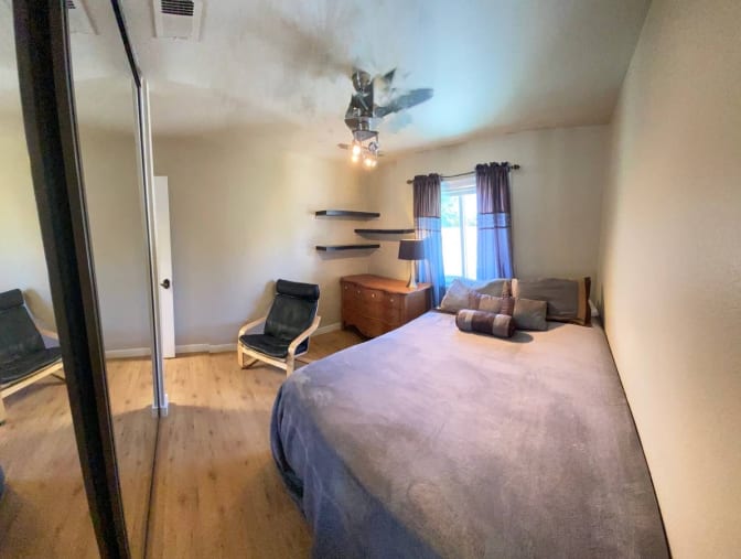 Lisa's room
