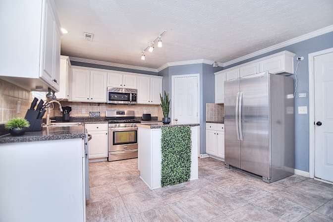 lifedoorrentals's room