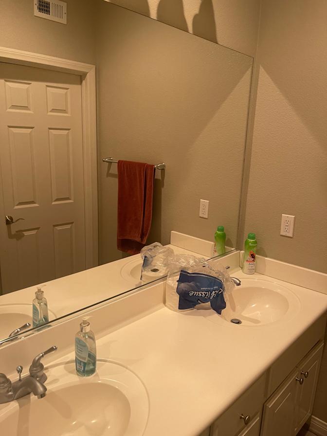 Luis's room