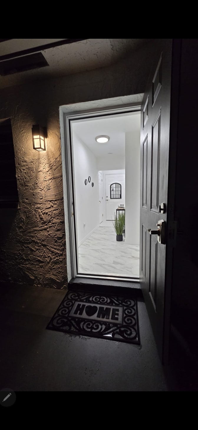 Mar Kuri's room