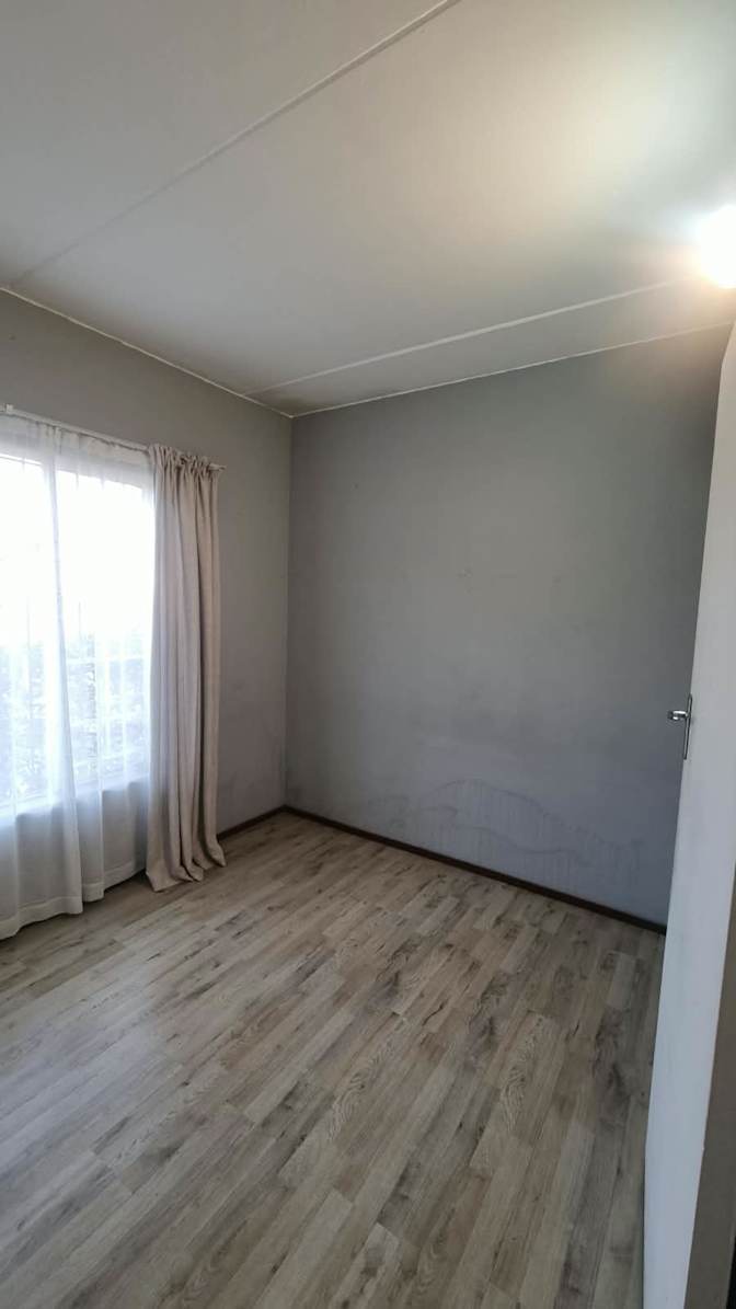 Ellis Banhwa's room