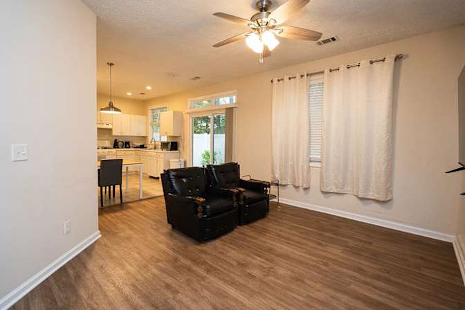 Alcove Rooms's room