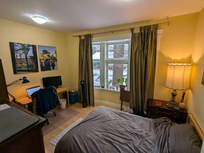 Max Midwinter's room