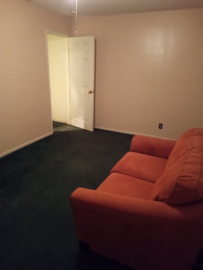 Tom's room