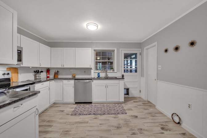 lifedoorrentals's room