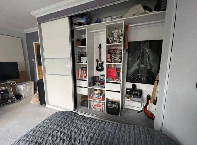 Kevin Hayes's room