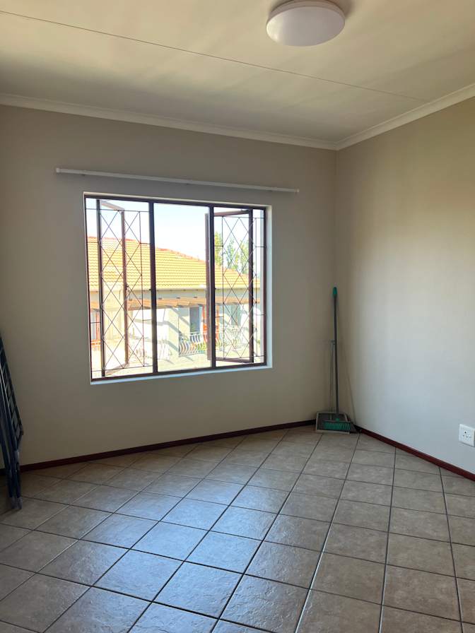 Qhawe's room