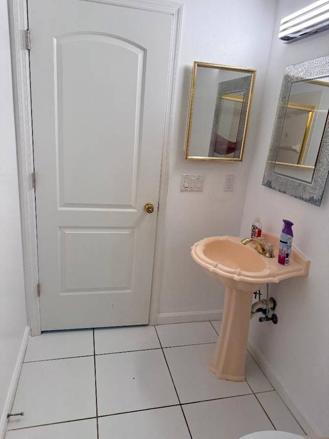 Andrea Deratany's room