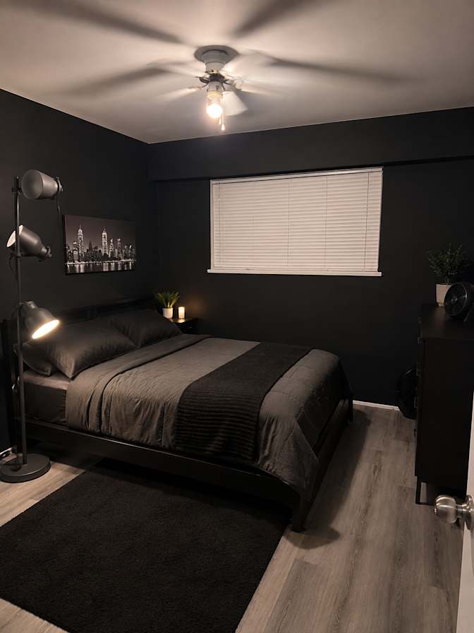 Junior Flores's room