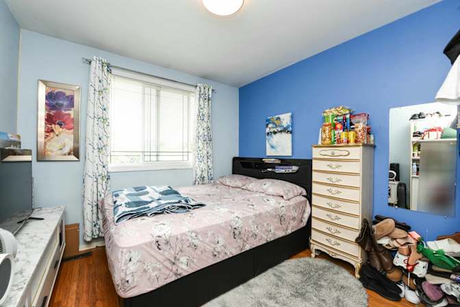 Phil Antonio's room