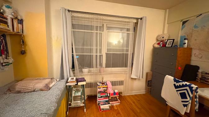 Jo Tamir's room